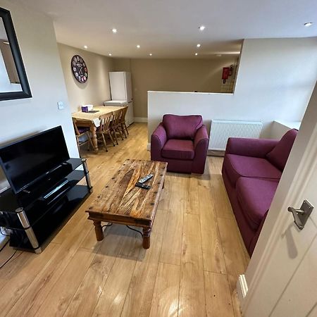 Riverside Apartment In The Centre Boston Bagian luar foto