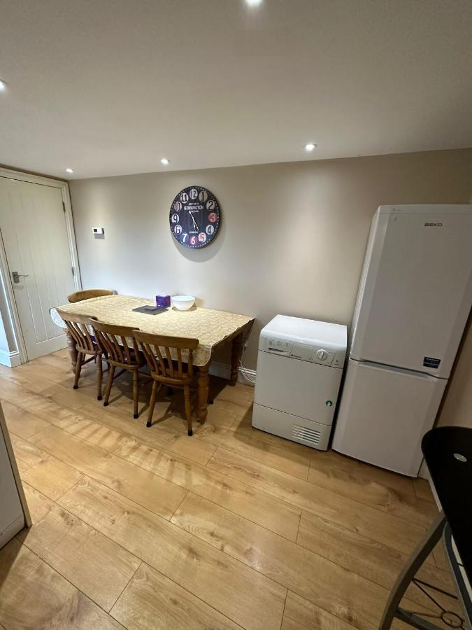 Riverside Apartment In The Centre Boston Bagian luar foto