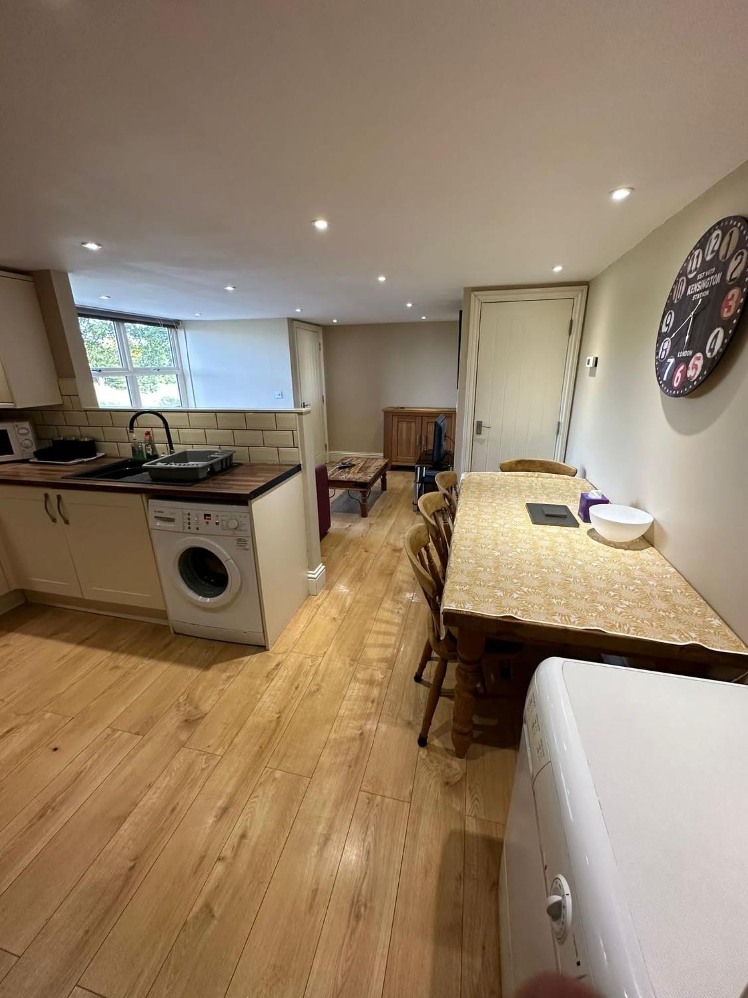 Riverside Apartment In The Centre Boston Bagian luar foto